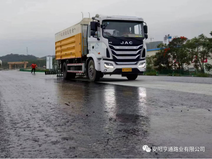 祝賀我司深汕西項(xiàng)目透層、封層試驗(yàn)段圓 滿成功